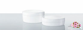 Denna burk heter Emilia. Finns i storlekarna 150 och 250 ml. Material PP