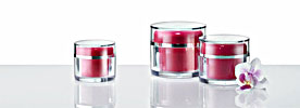 Denna burk heter Ina. Finns i storlekarna 15, 30, 50 ml.  Material PP/PS/SAN
